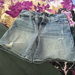 Lucky Brand “the roll up” Jean shorts sz 6/28